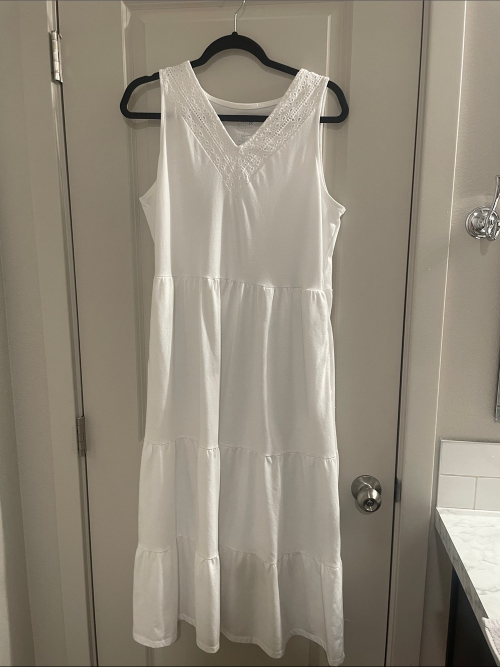 croft & barrow White Sleeveless V-Neck Tiered Maxi Dress with Lace Trim